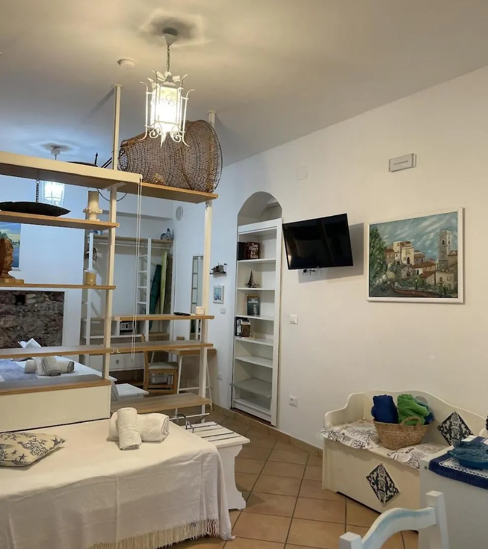 Salu' Apartment Taormina 0*,